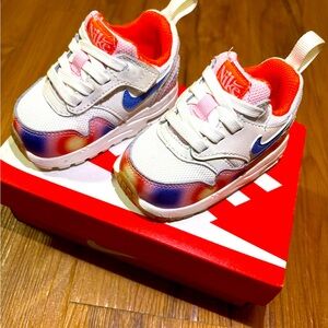 Nike Infant Sneaker Size 4c (Air Max 1 SE EasyOn)